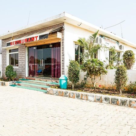 Oyo 23367 Farmsgreen Resort And Restaurant Orchha Luaran gambar